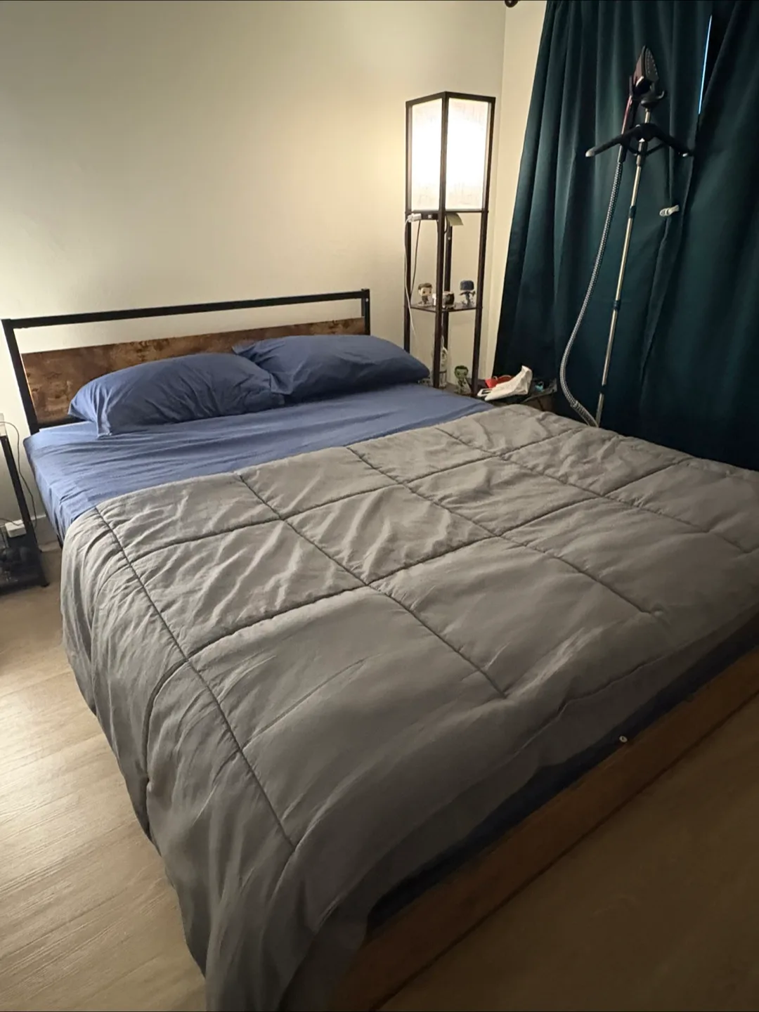 Bed frame with headboard image indicator(2)