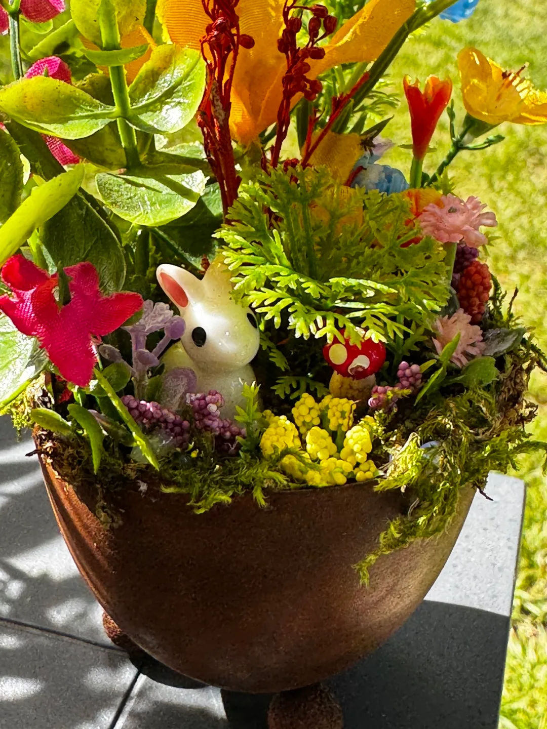 Floral Garden Hideaway in Faux Rust Pot thumbnail