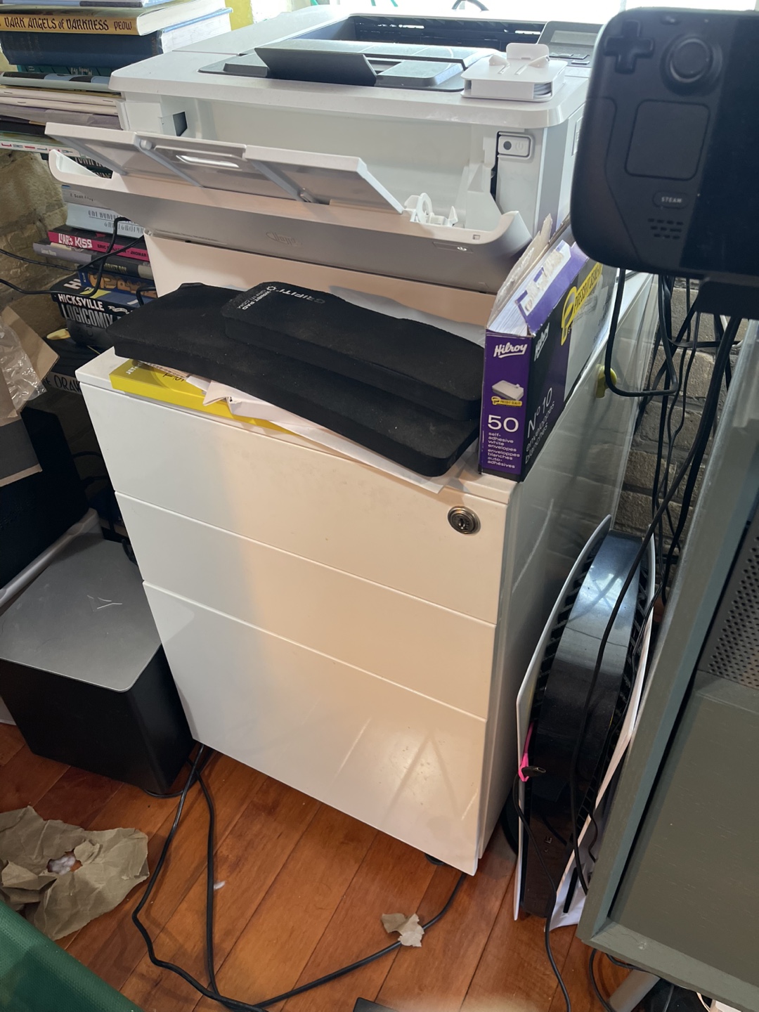 3 drawer filing cabinet w/ key lock