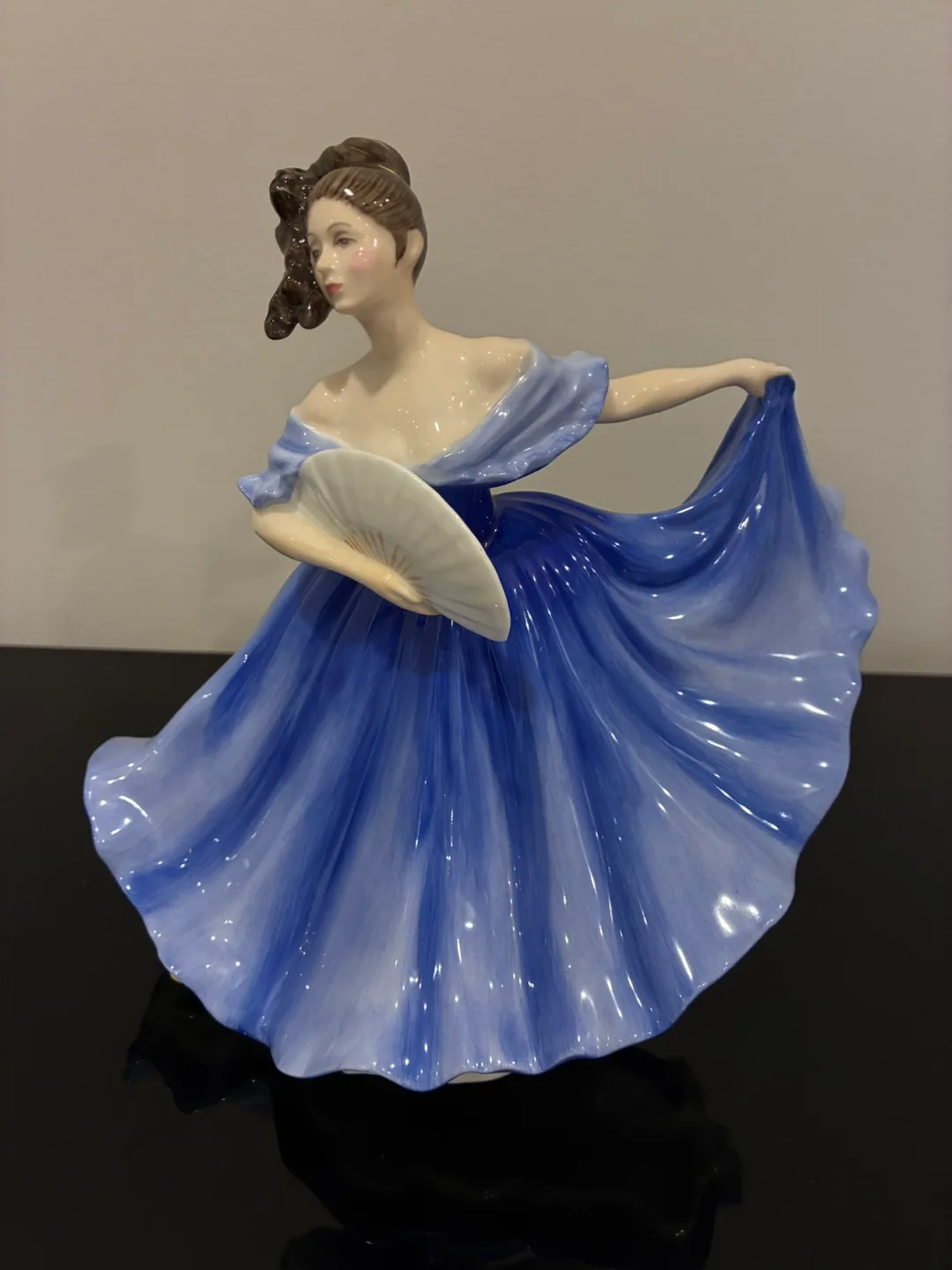Royal Doulton Elaine Figurine HN 2791 image indicator(2)