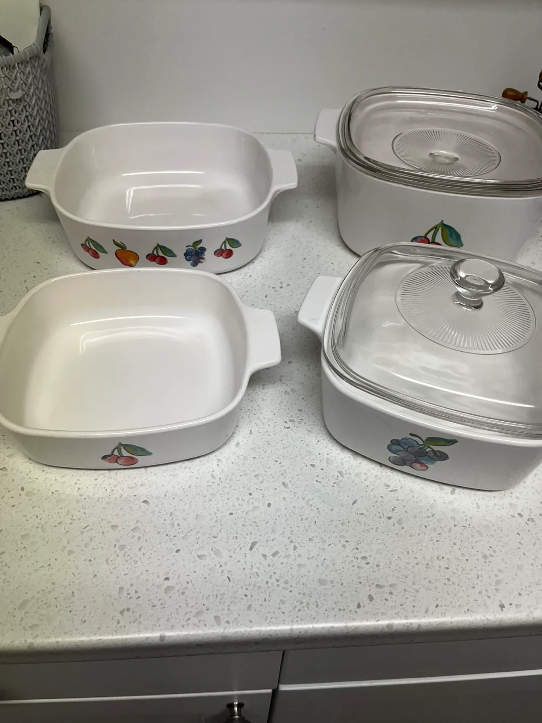 Corning ware Square casseroles with Lids image indicator(3)
