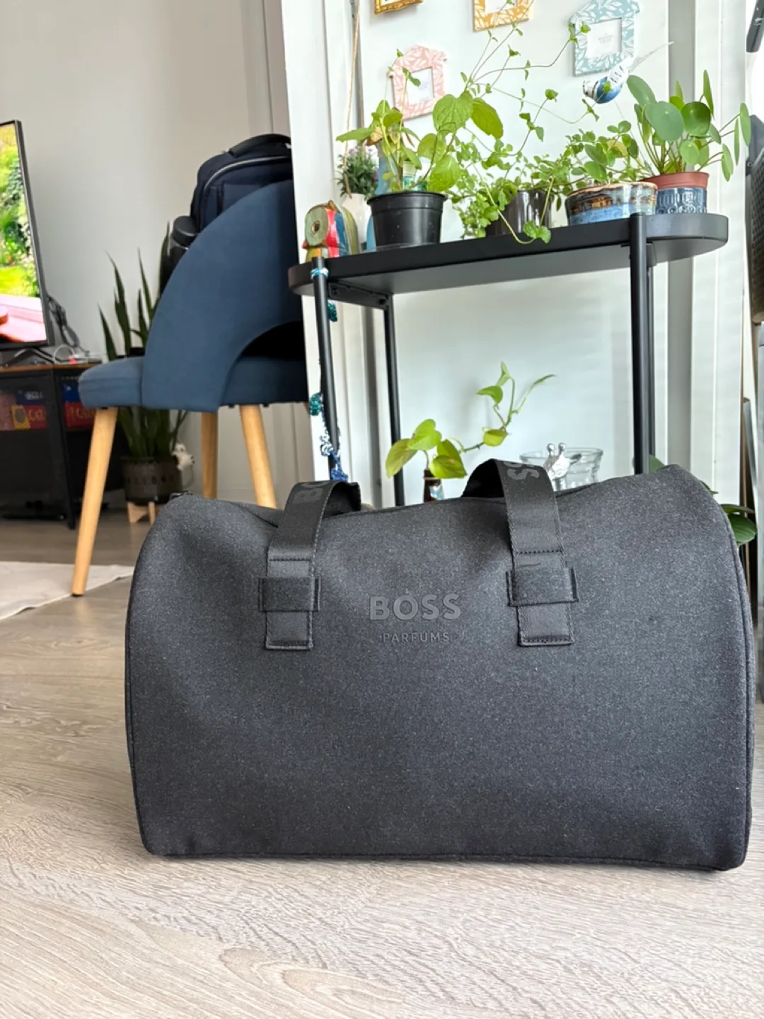 Boss Black Weekender Bag BNIB image indicator(3)
