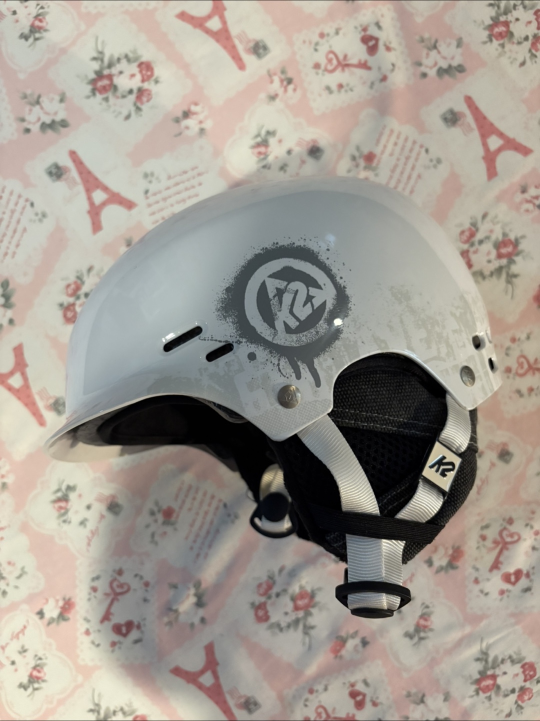 K2 White Ski/Snowboard Helmet - Size M