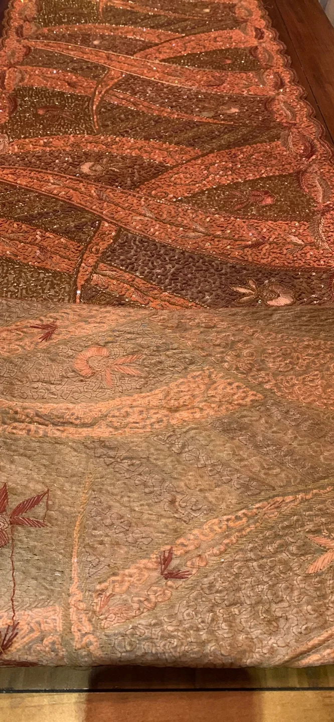 Embroidered Table Runner - Unique Design image indicator(3)