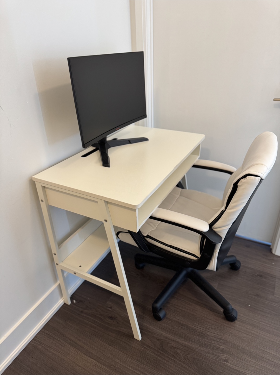 MOVING SALE: White Ergonomic Office Chair - photo 5