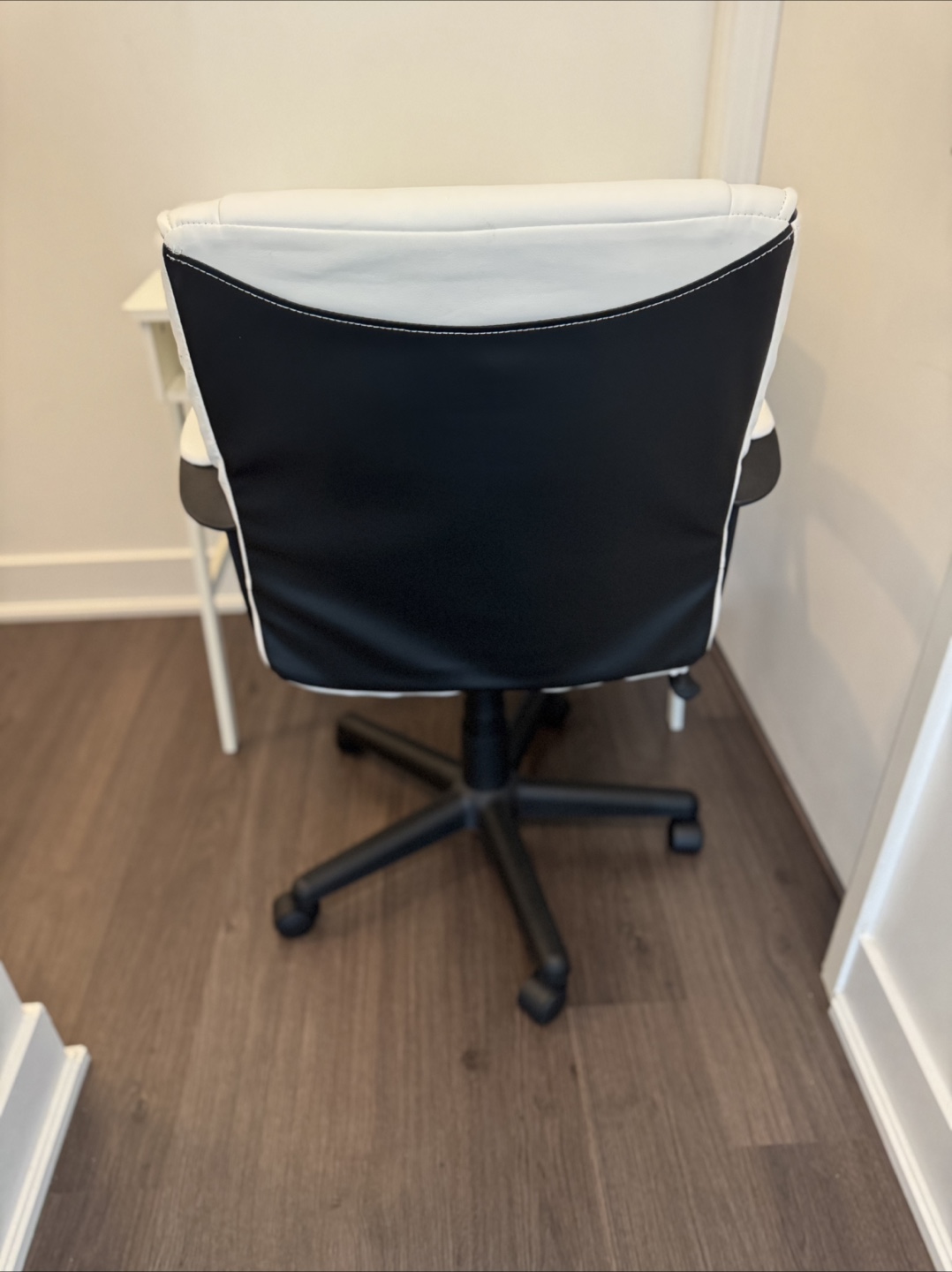 MOVING SALE: White Ergonomic Office Chair - photo 2