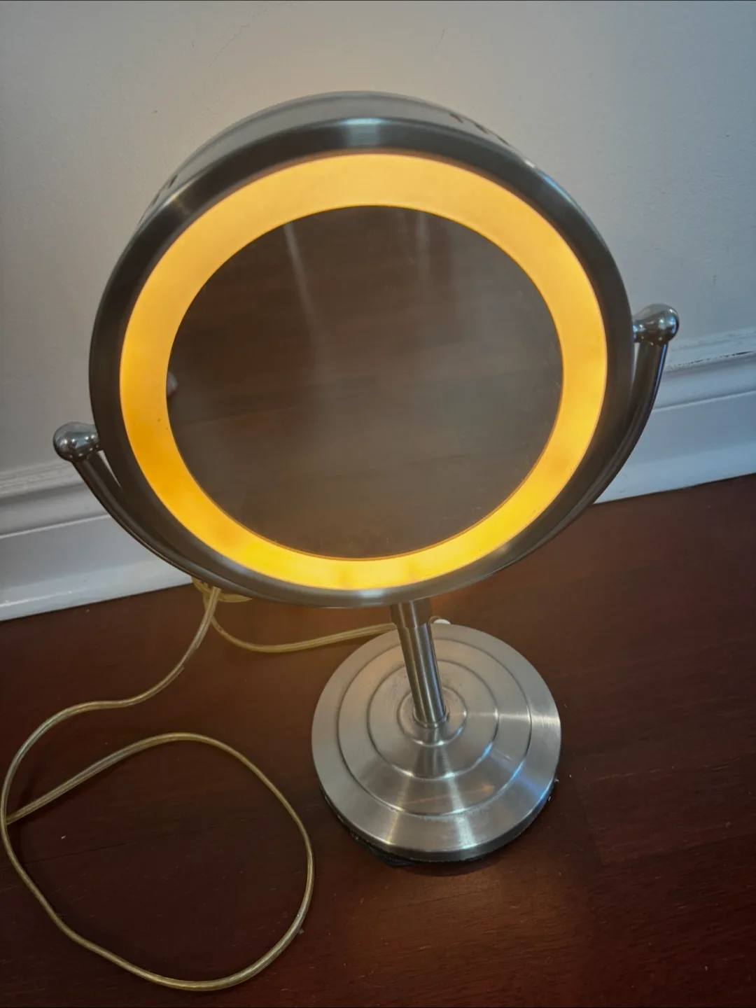 Illuminated Vanity Makeup Mirror thumbnail
