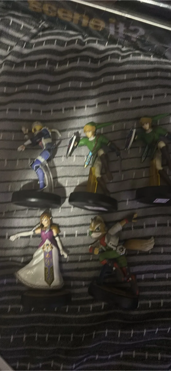 Hockey Trading Cards & Team Pin image indicator(6)