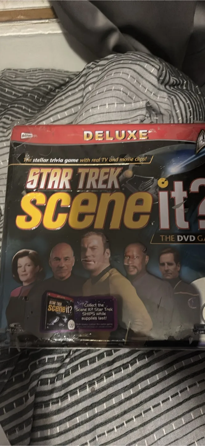 Hockey Trading Cards & Team Pin image indicator(7)