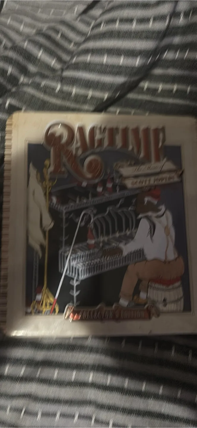 Hockey Trading Cards & Team Pin image indicator(9)