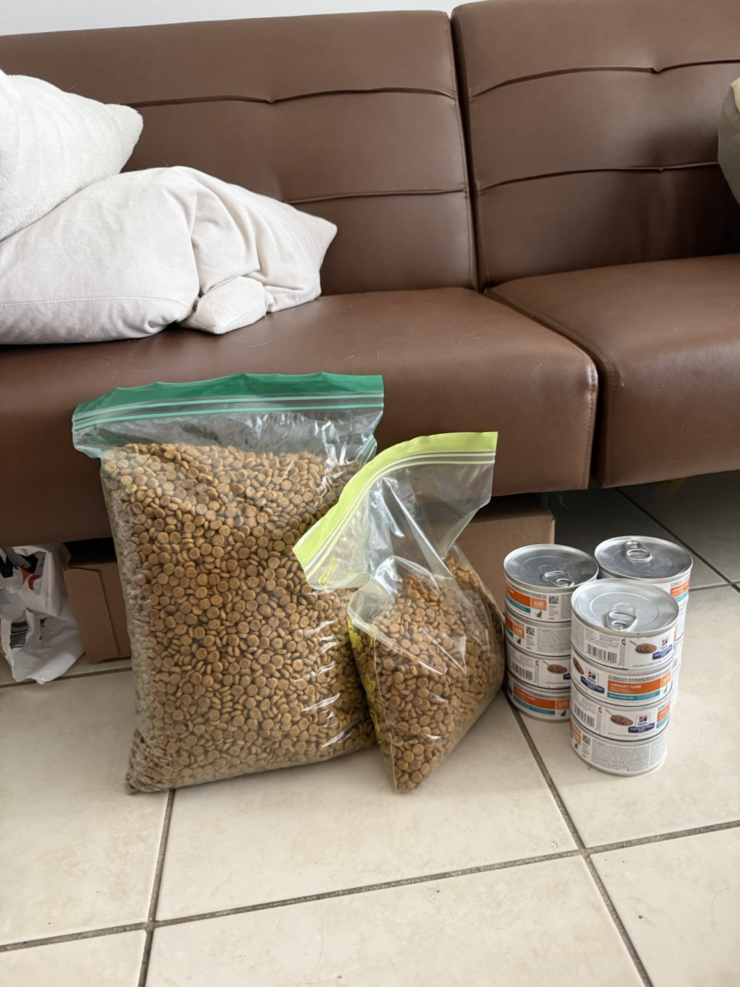 Hill's Urinary Care c/d Cat Food - kibbles and cans - photo 3