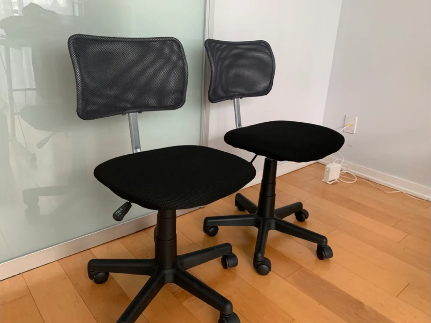 MOVING OUT!!! Black Office Chair (adjustable) thumbnail
