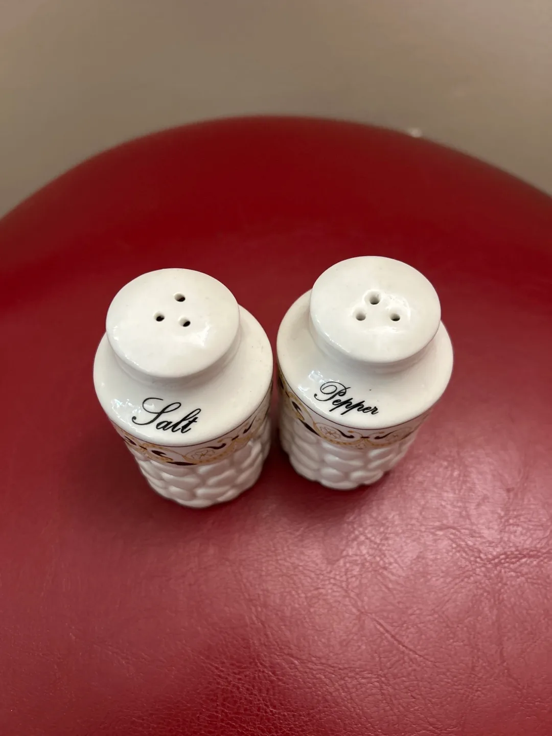 🇨🇦 Salt and Pepper Shakers image indicator(2)