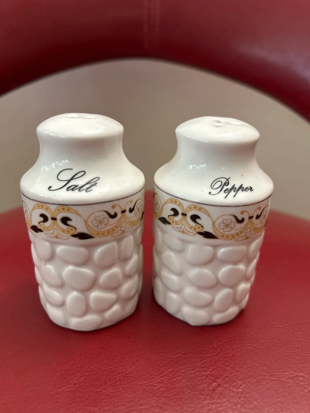 🇨🇦 Salt and Pepper Shakers thumbnail