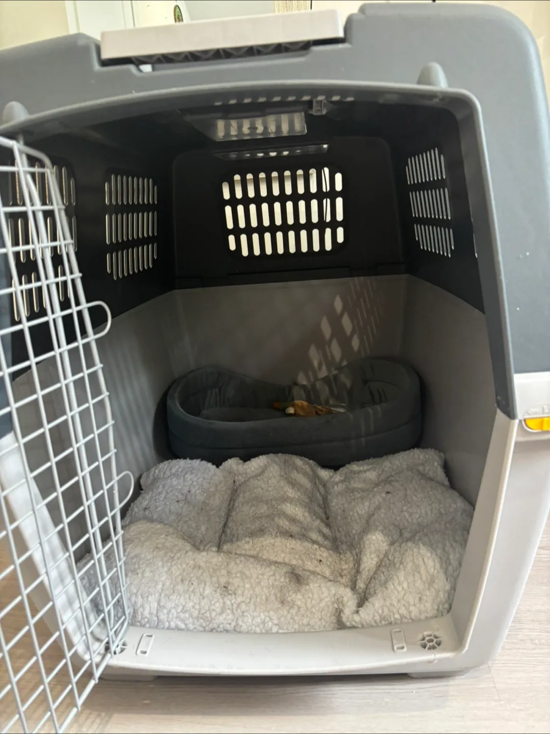 Big Pet Carrier - 75cm x 59cm image indicator(3)