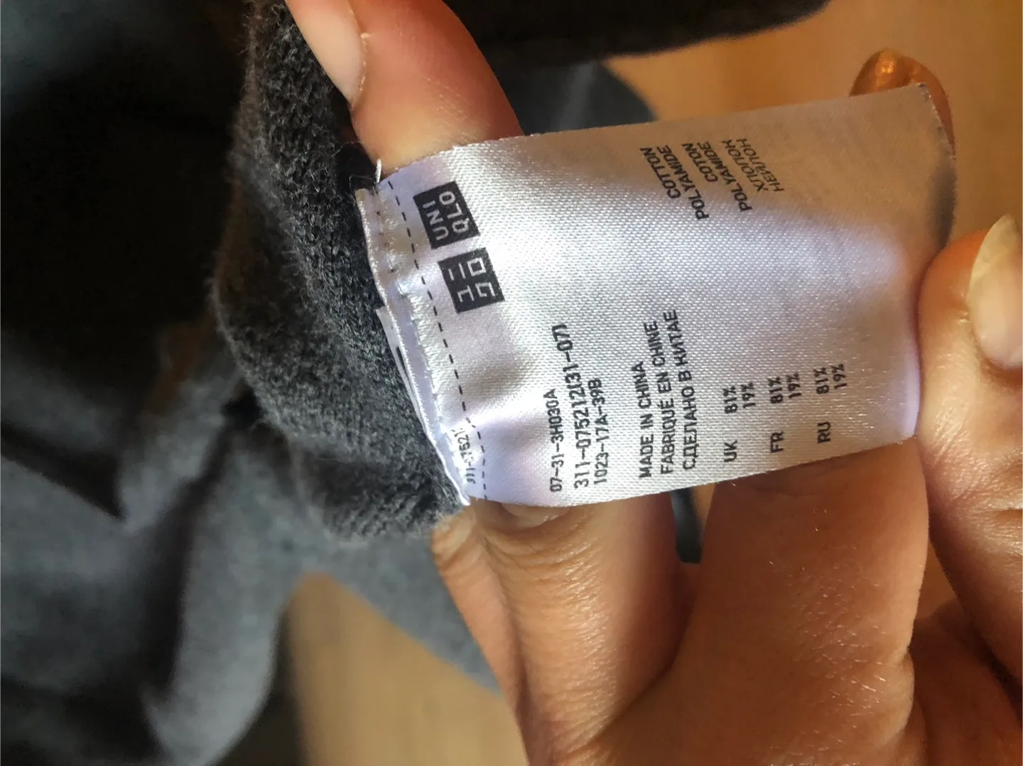UNIQLO Grey Cardigan image indicator(4)