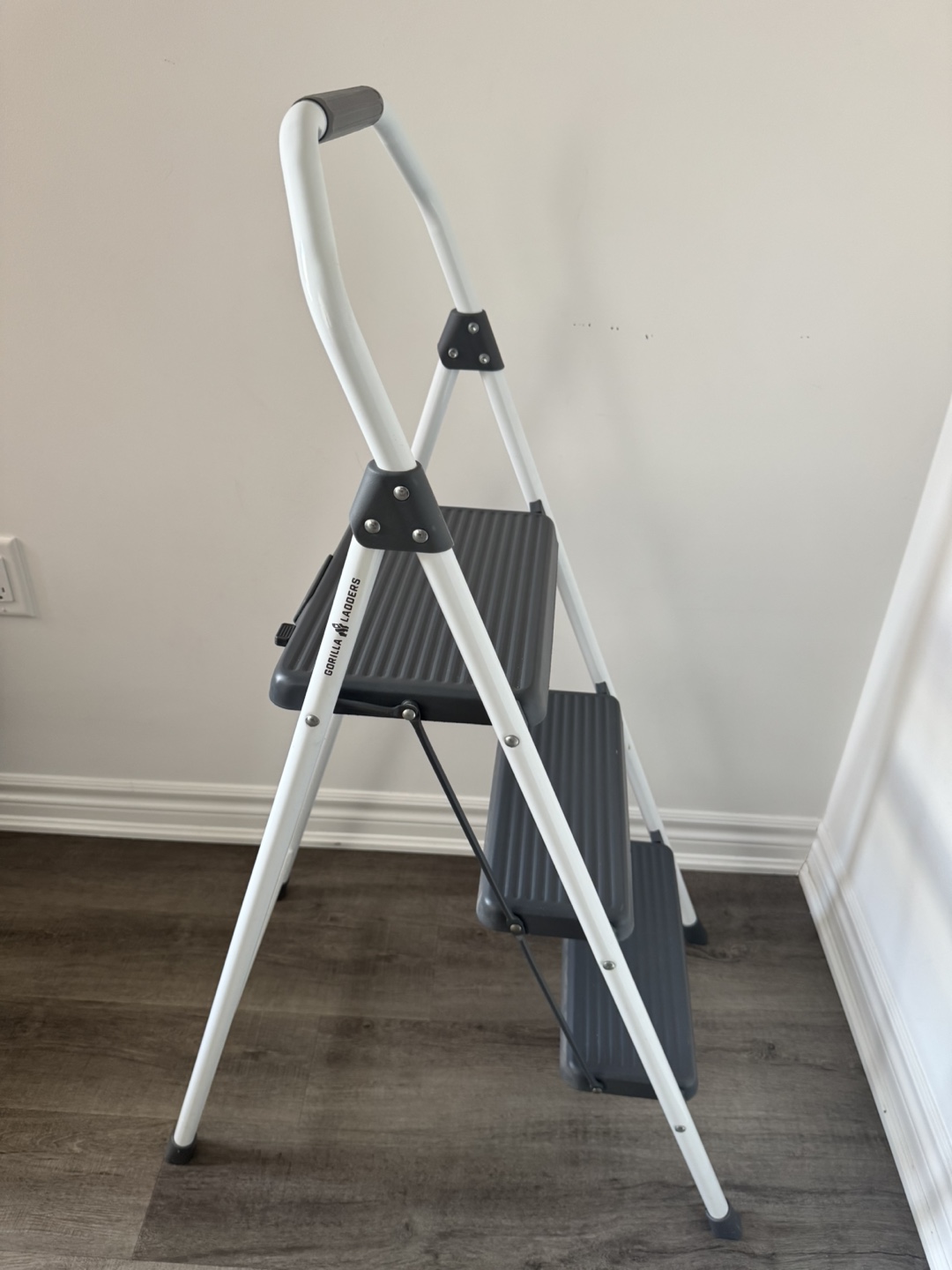 Gorilla Ladders 3-Step Lightweight Ladder