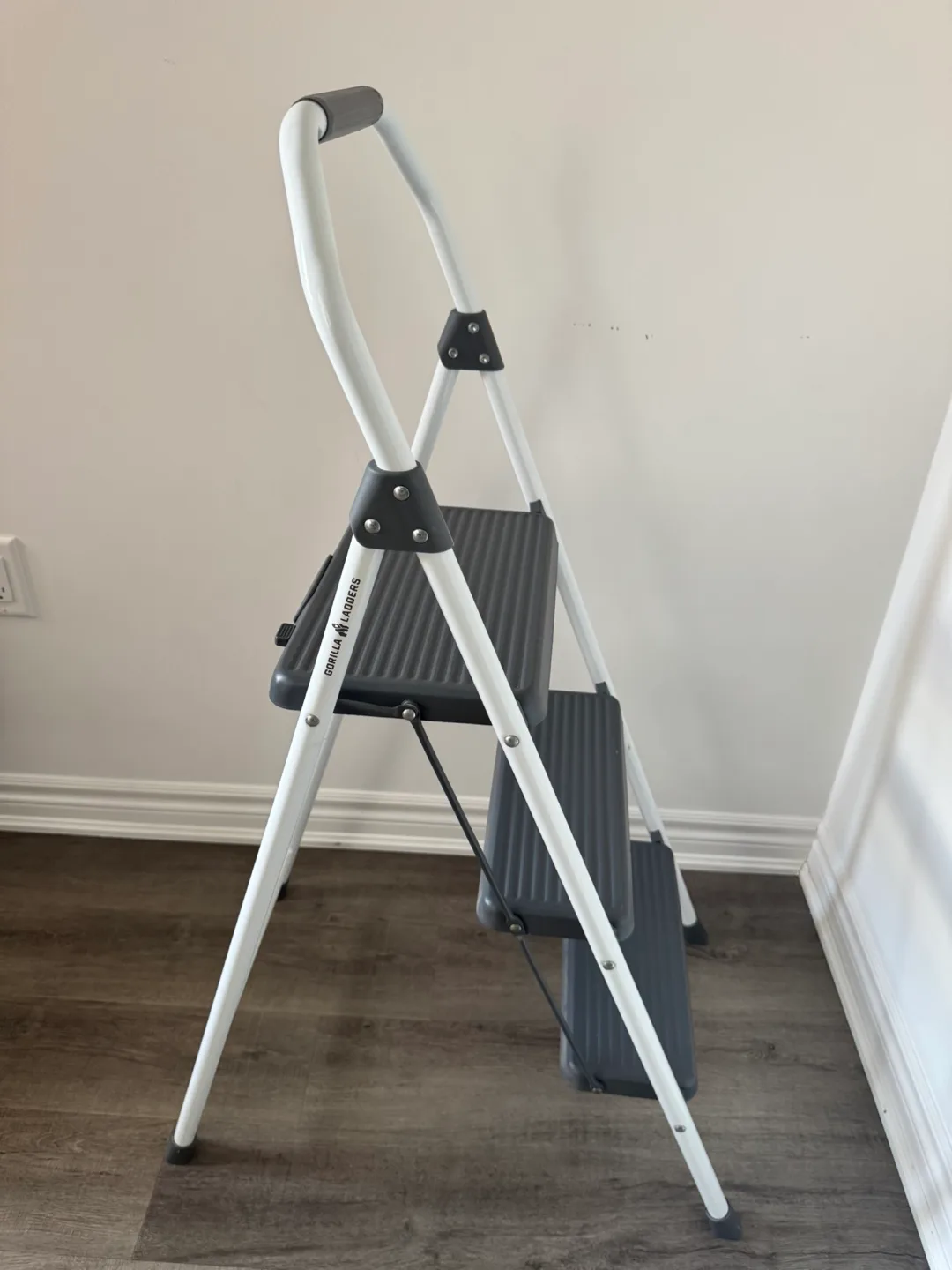 Gorilla Ladders 3-Step Lightweight Ladder thumbnail