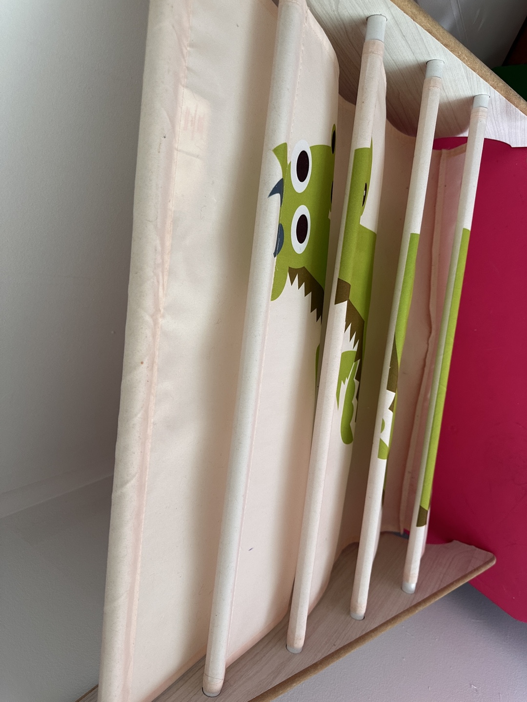 3 Sprouts Kids' Book Rack - Dragon Design