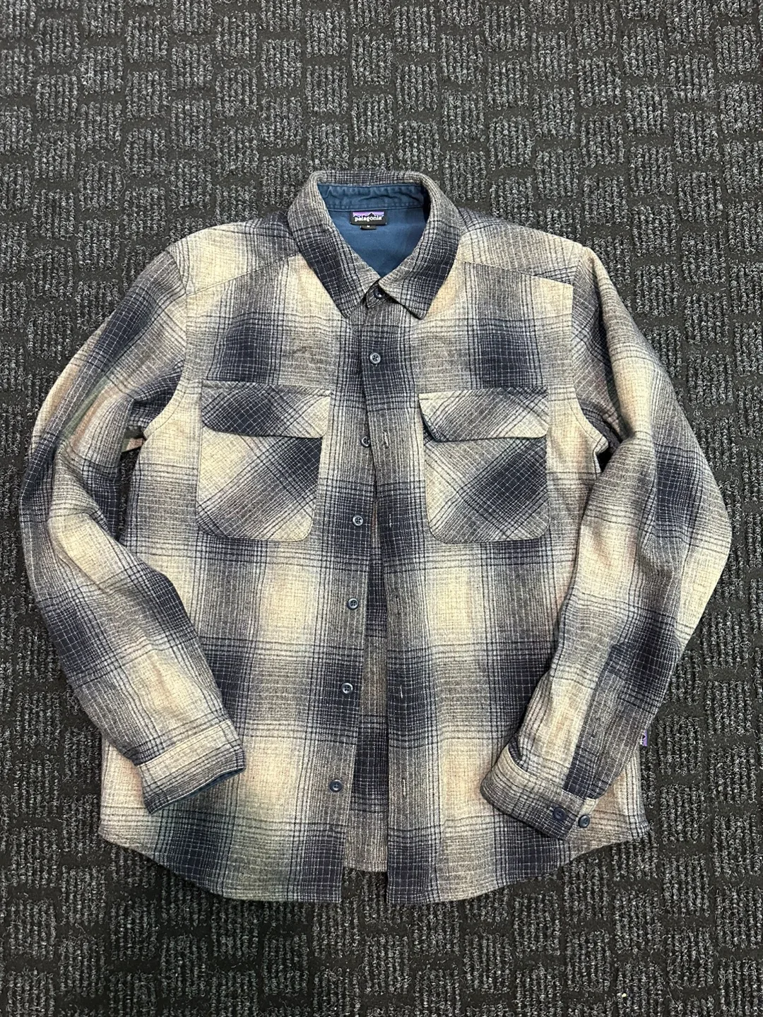 Men's size medium Patagonia flannel shirt thumbnail