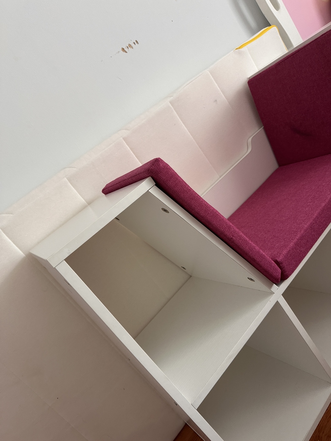 White Shelf with Magenta Cushions - photo 4