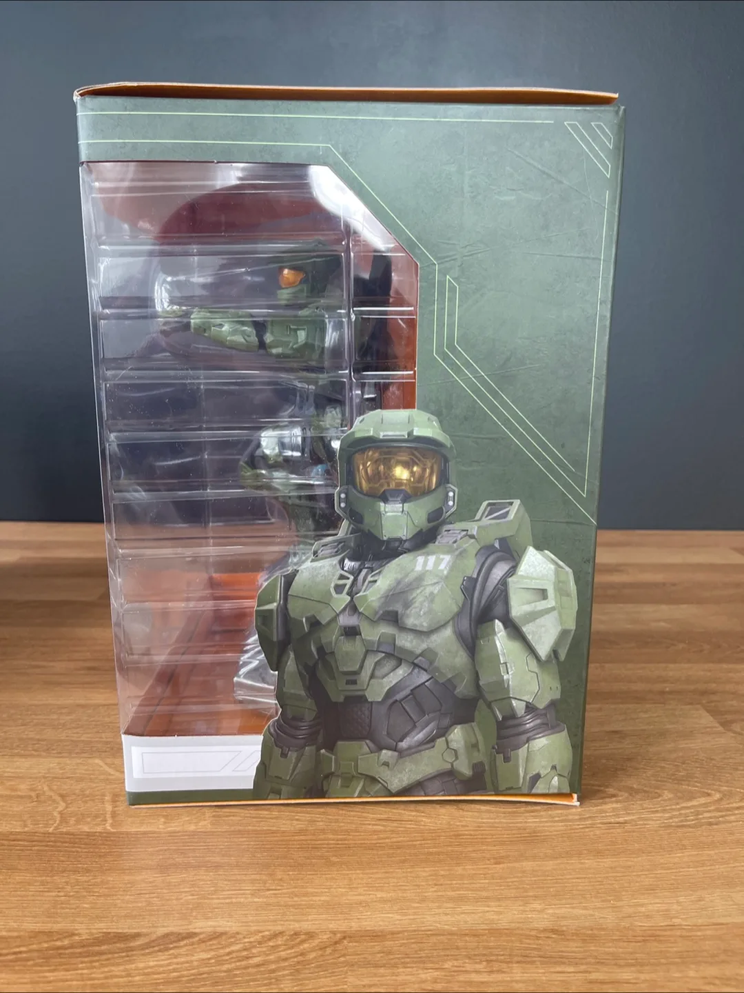Halo Master Chief Helmet and Statue image indicator(7)