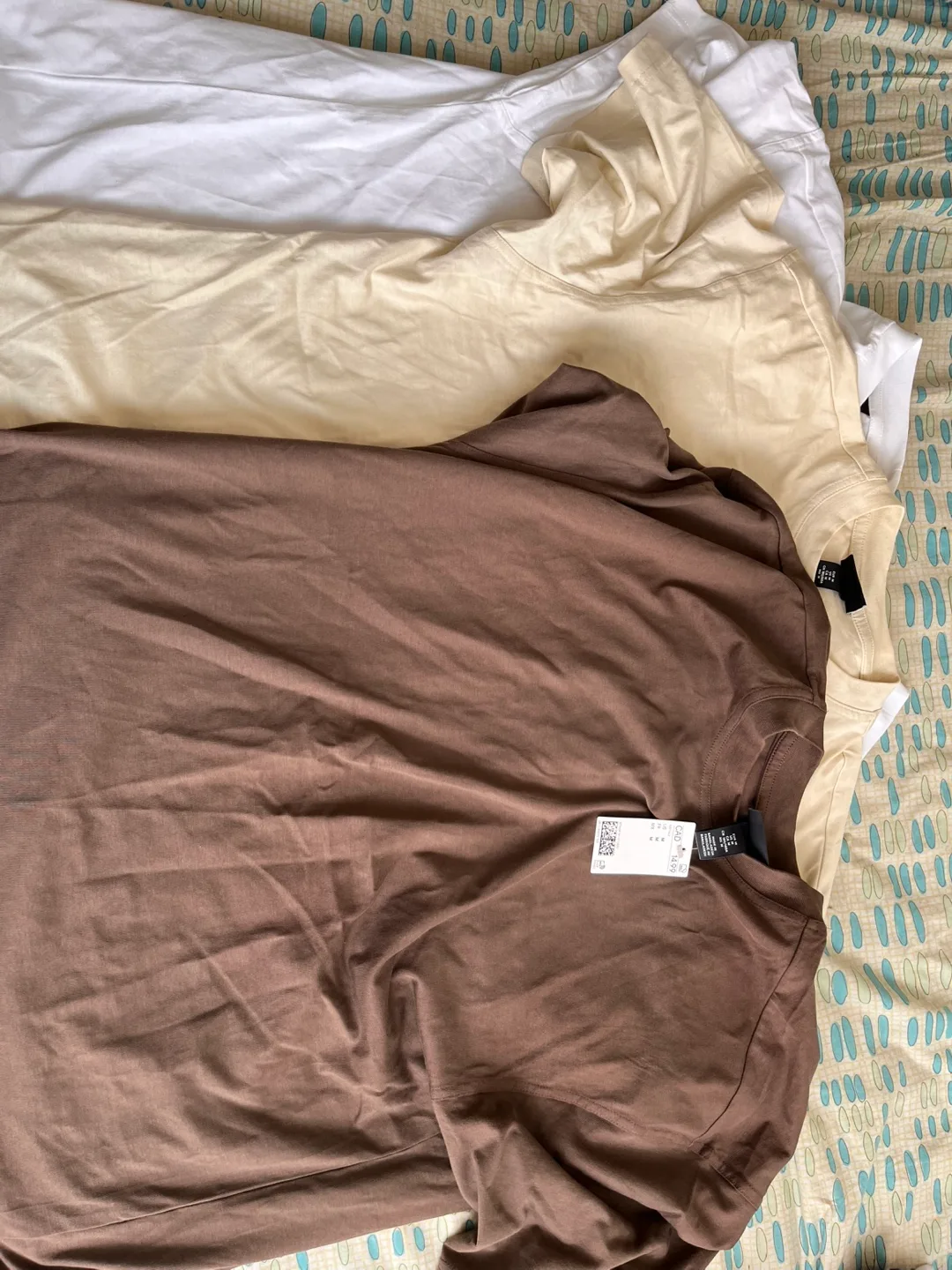 H&M Oversized size M T-Shirts (13 CAD for each individually) thumbnail
