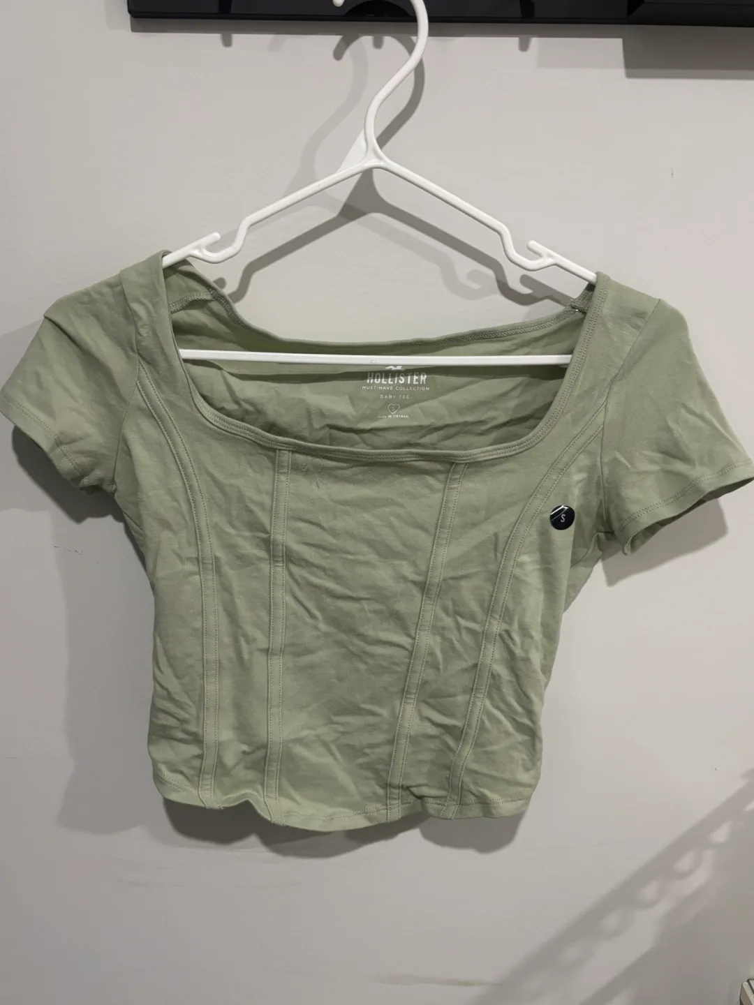 Hollister Baby Tee - Size Small thumbnail