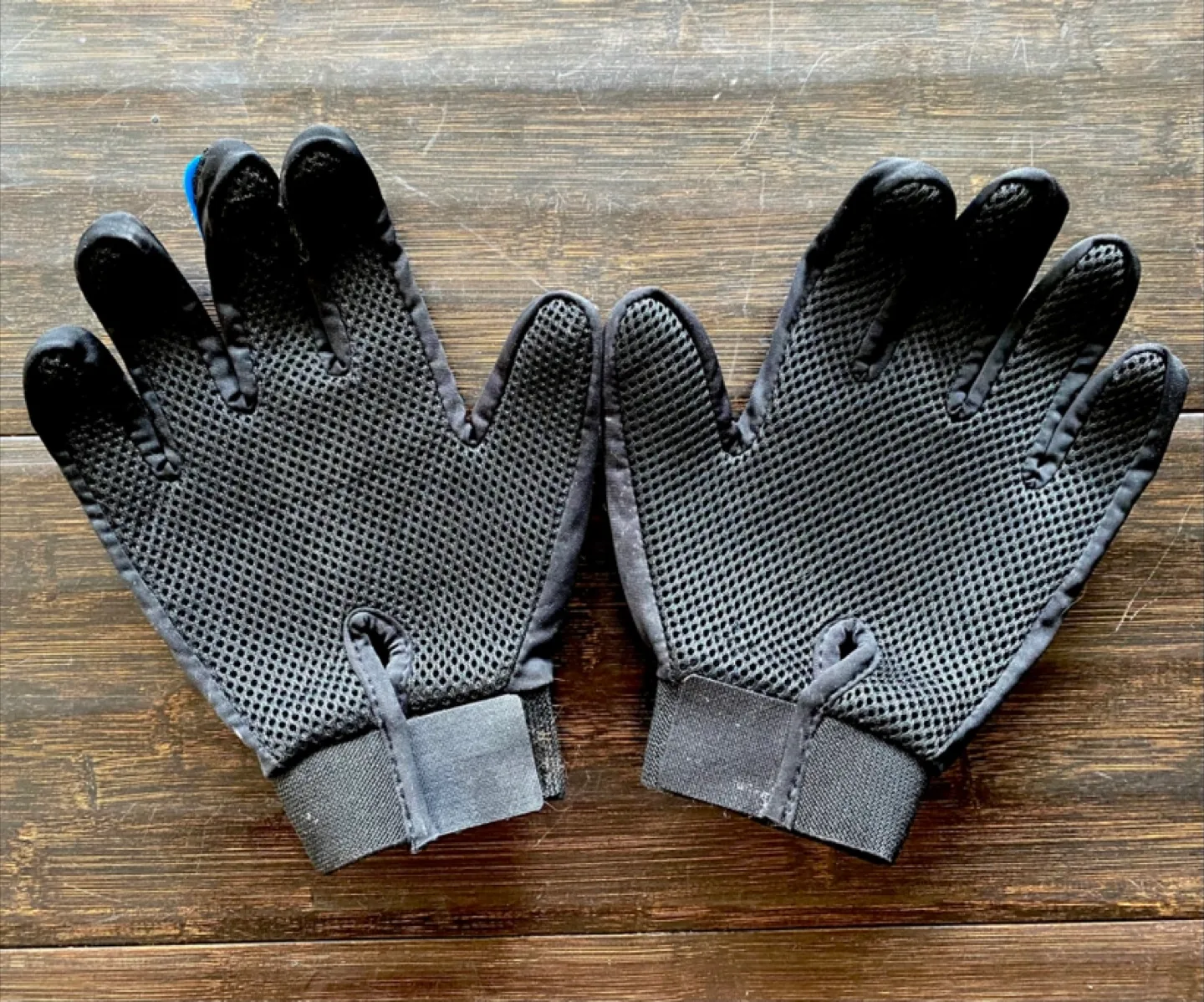 Pet Grooming Gloves (Cat or Dog) image indicator(2)