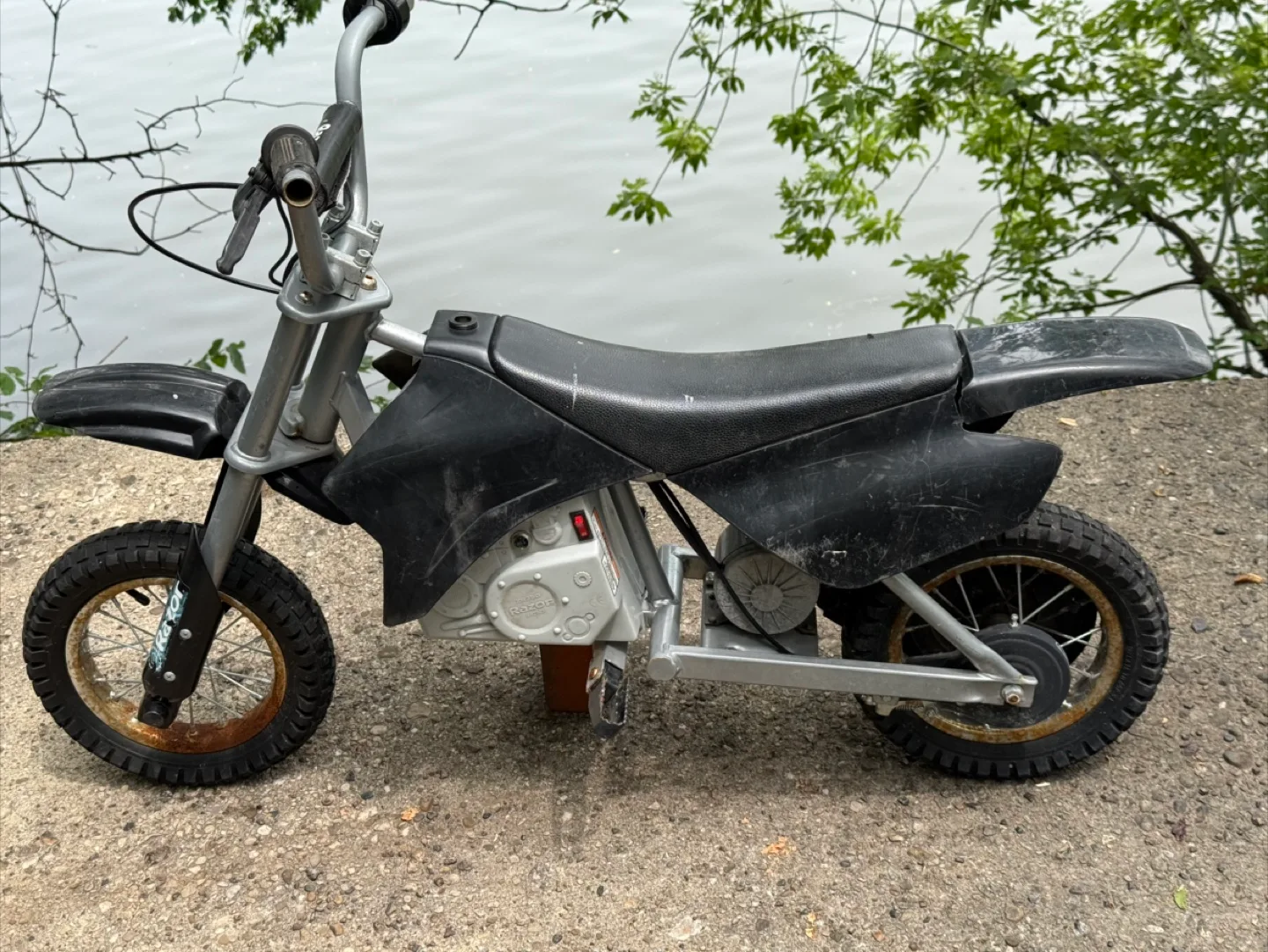 Razor MX350 Dirt Rocket Electric Bike thumbnail