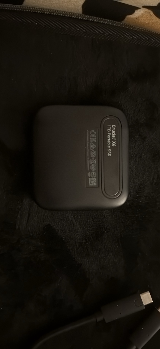 Crucial X6 1TB Portable SSD - Like New! - photo 3