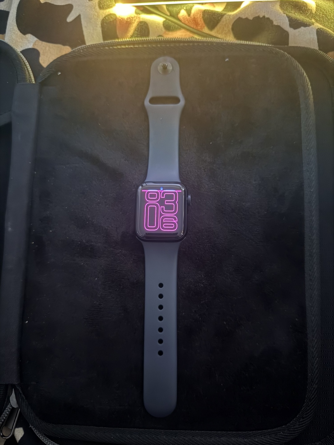 Apple Watch SE 2 (40mm, GPS) Charger + Receipt