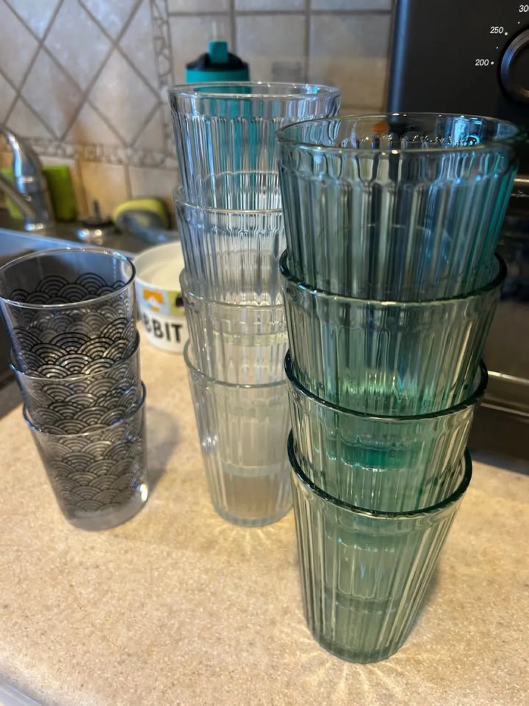 Set of glasses - 8 large, 3 smallCA$5 thumbnail