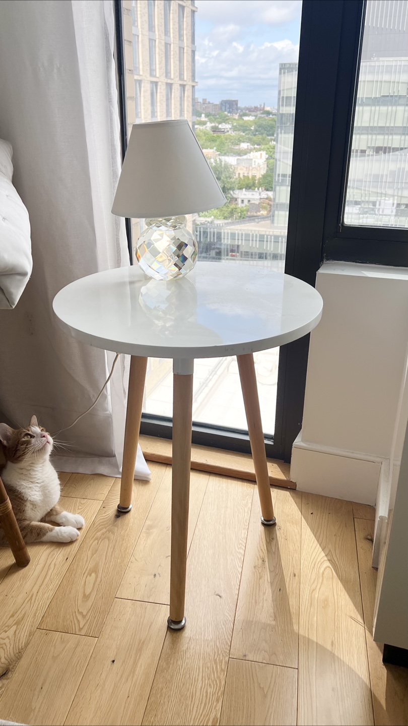 White Round Side Table with Wood Legs - photo 2