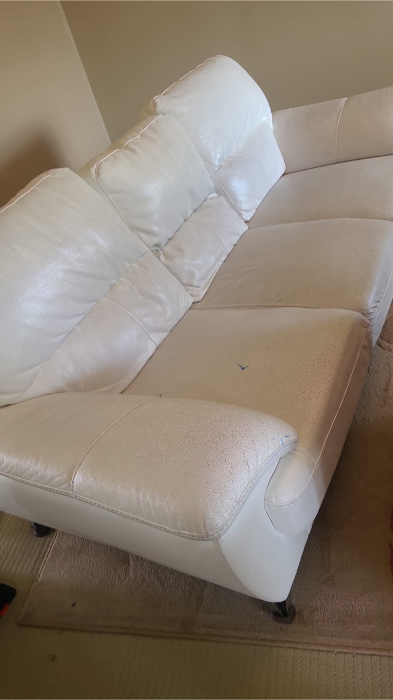 Free white sofa, Used 3-Seat Leather Sofa - photo 4