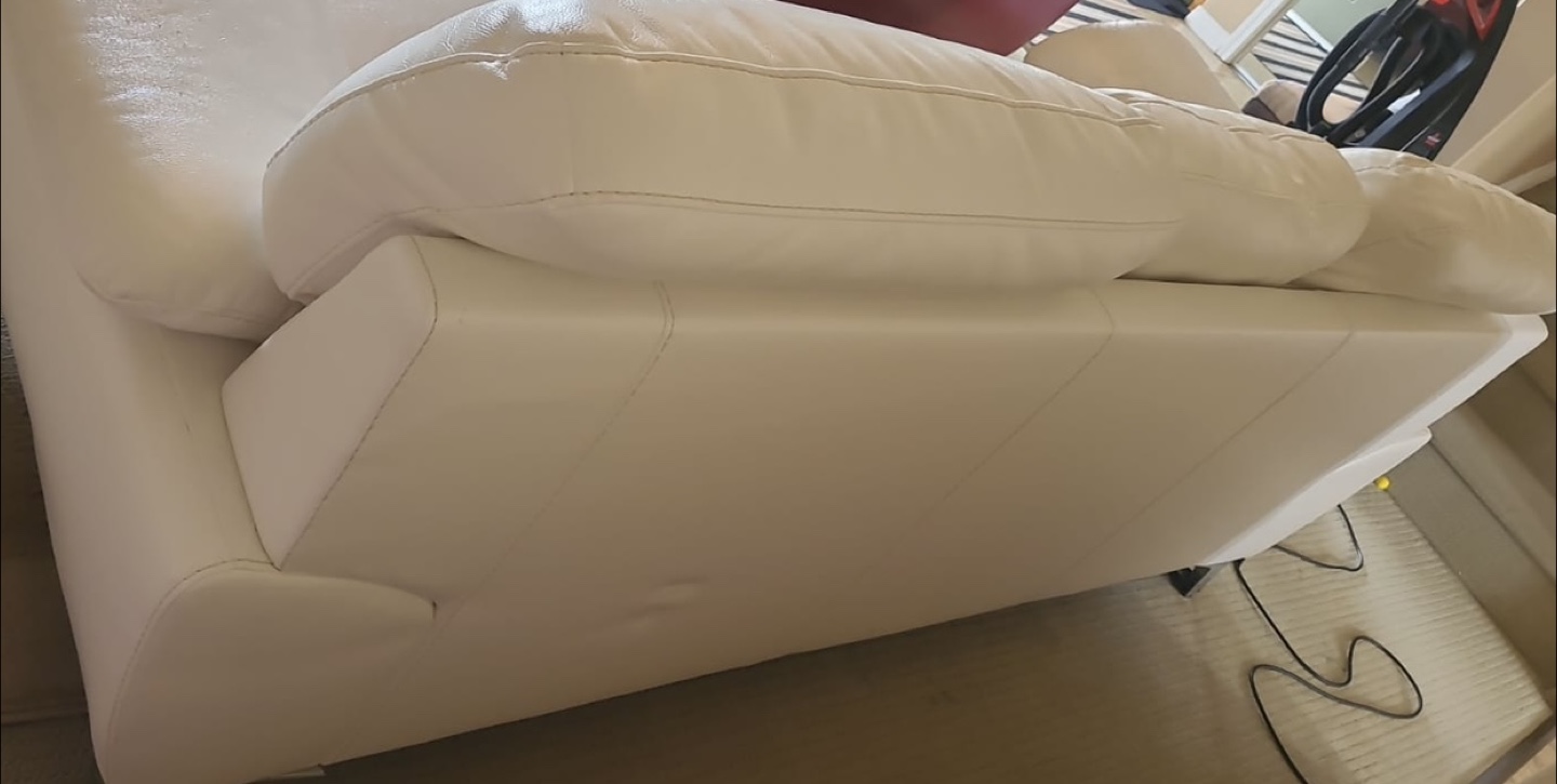 Free white sofa, Used 3-Seat Leather Sofa - photo 3