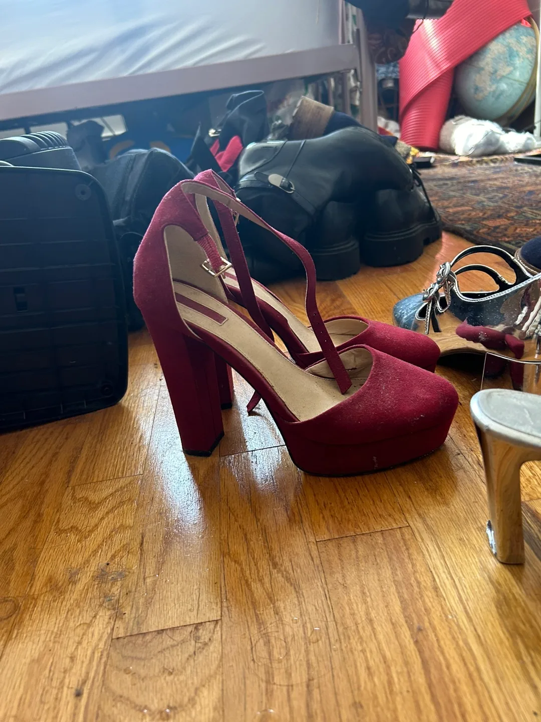 Red Heels thumbnail