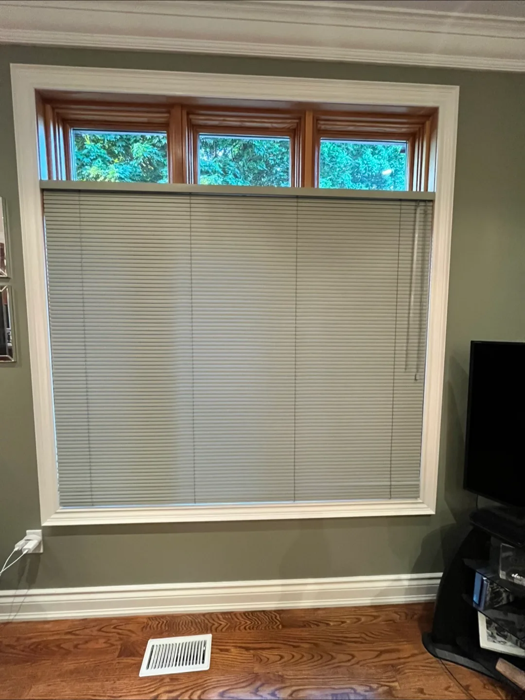 Hunter Douglas Sage coloured blinds thumbnail