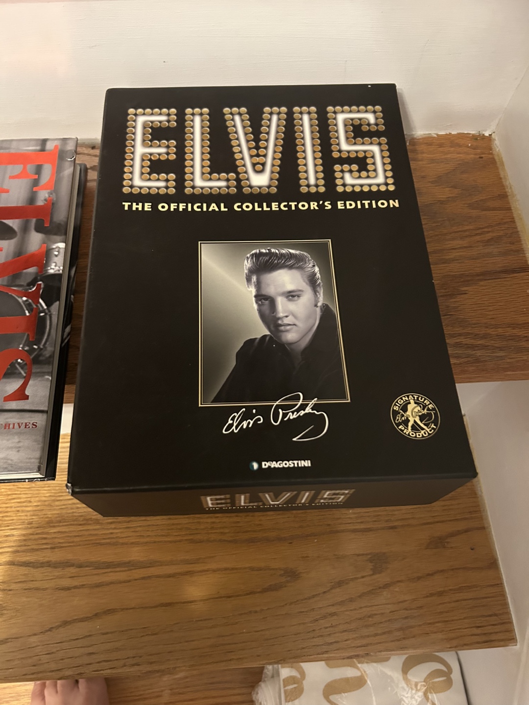 Elvis The Official Collector's Edition - photo 2