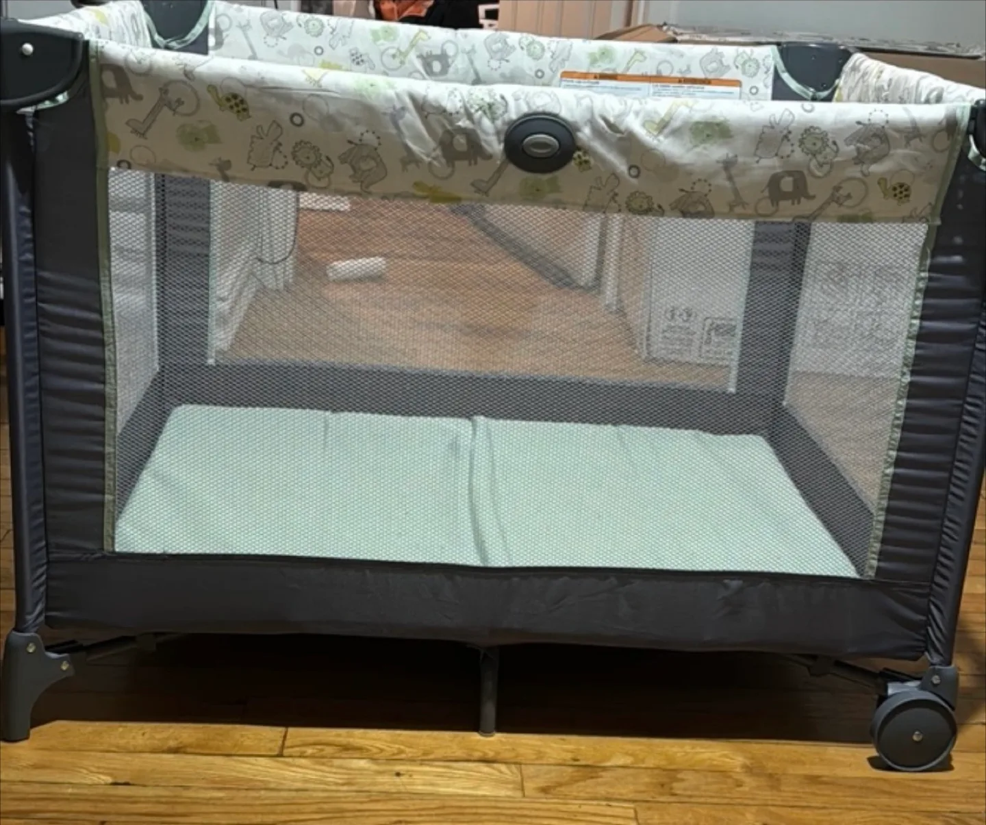 Graco Pack 'n Play Portable Playard thumbnail