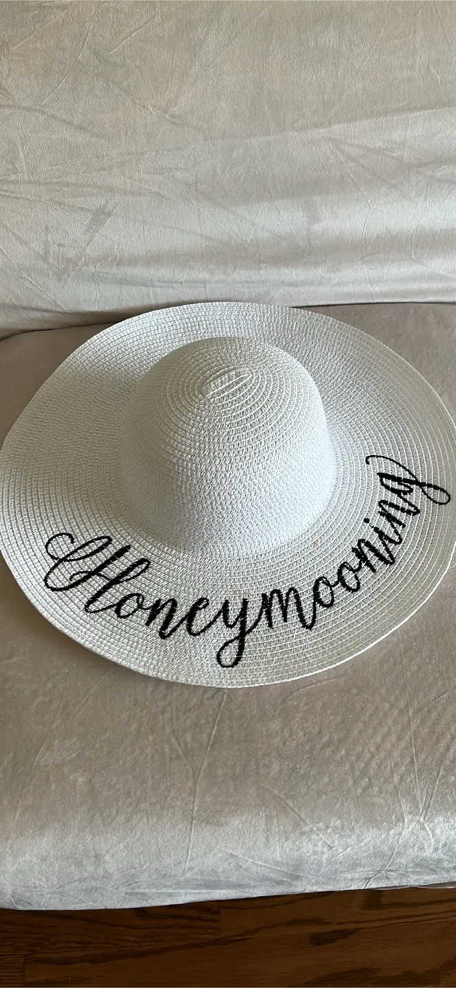 Honeymooning Beach Hat - White thumbnail