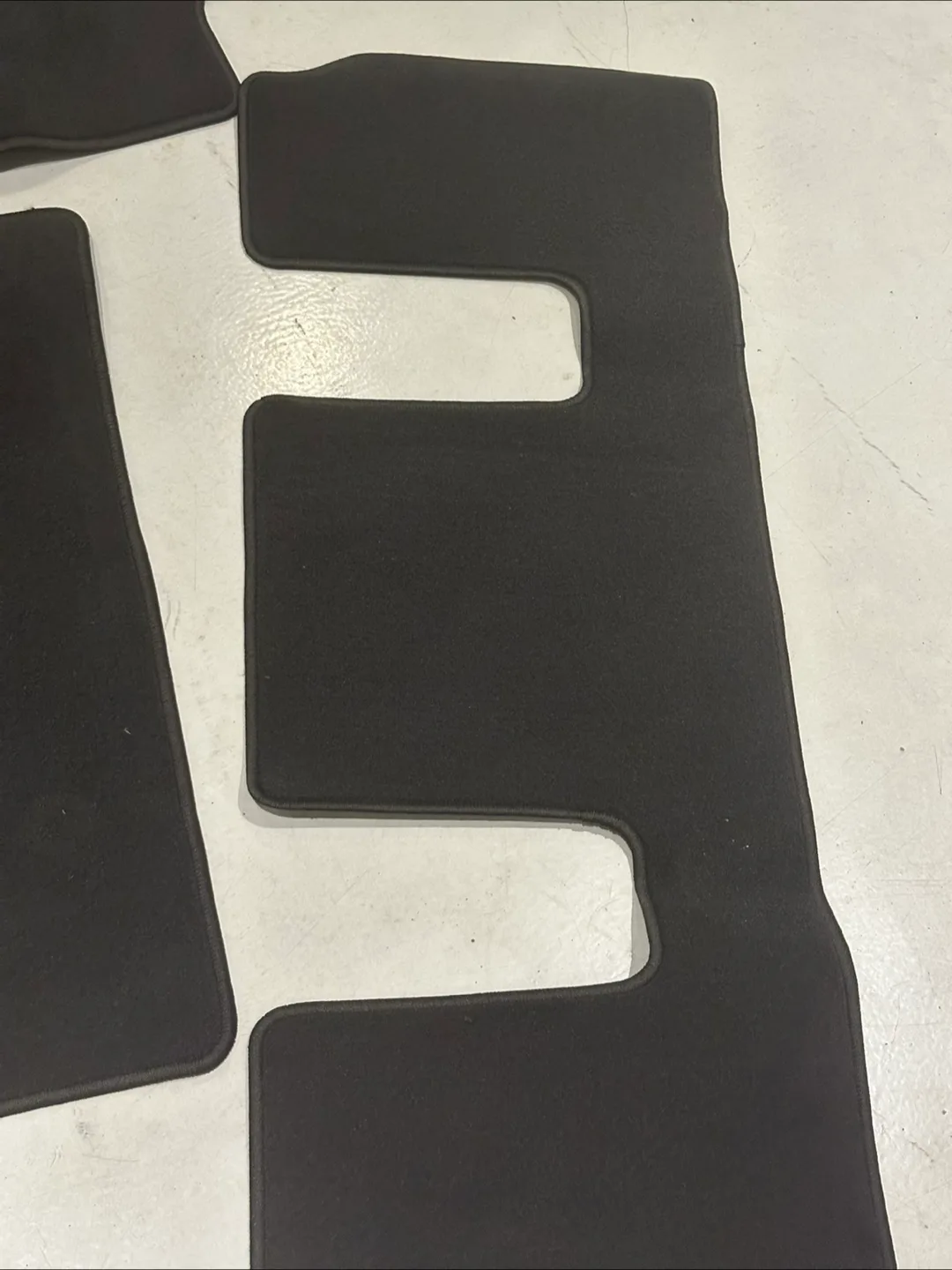 Buick Enclave Black Car Floor Mats 2025- Full Set🇨🇦 image indicator(4)