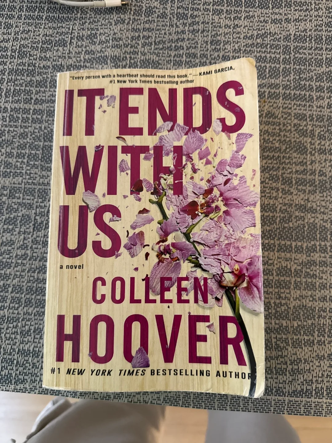 It Ends With Us by Colleen Hoover thumbnail