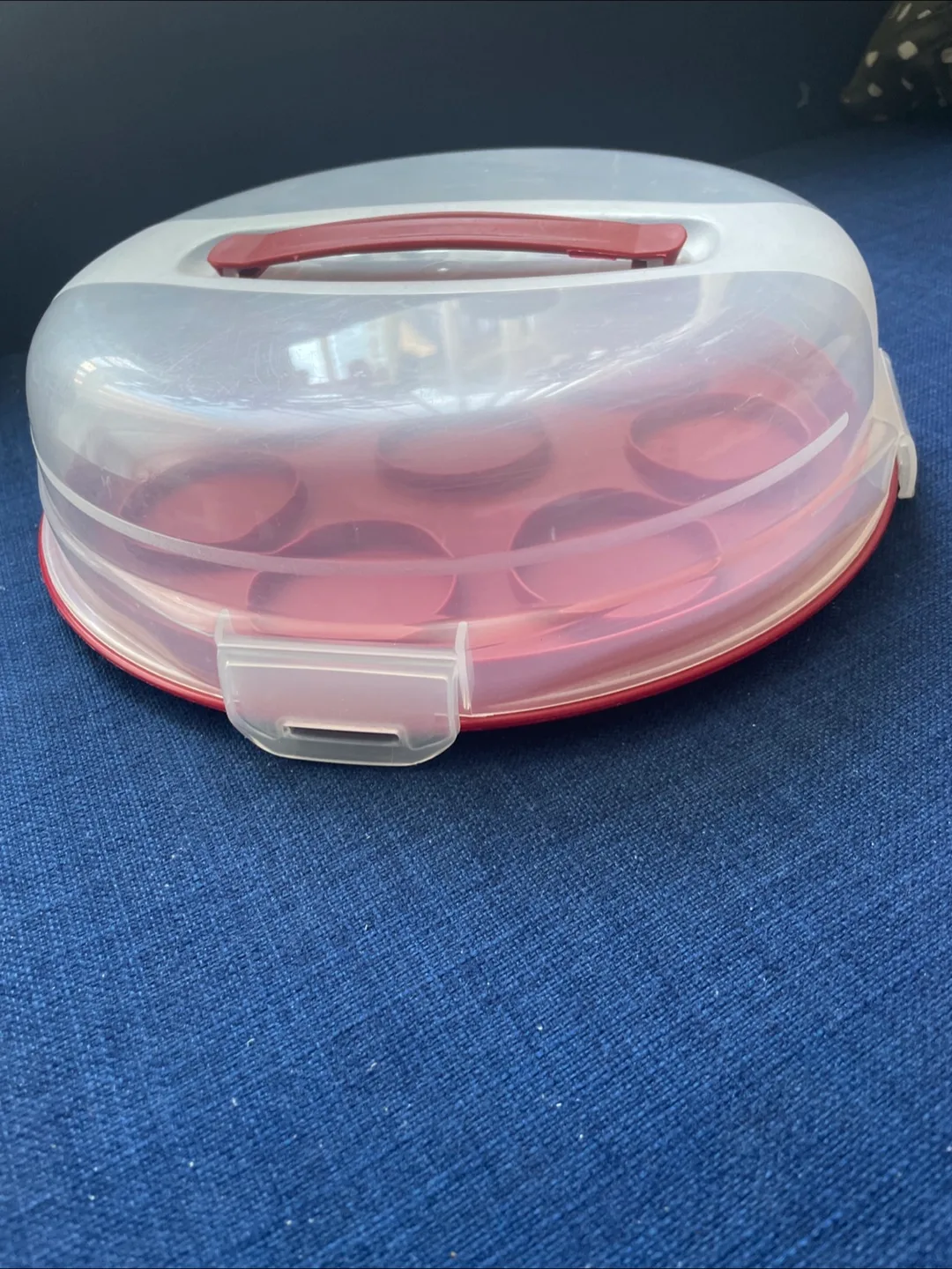 Baked Goods Carrier with Lid image indicator(2)