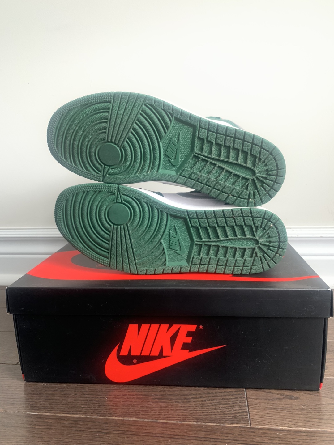Nike Air Jordan 1 Retro High Lucky Green - photo 5