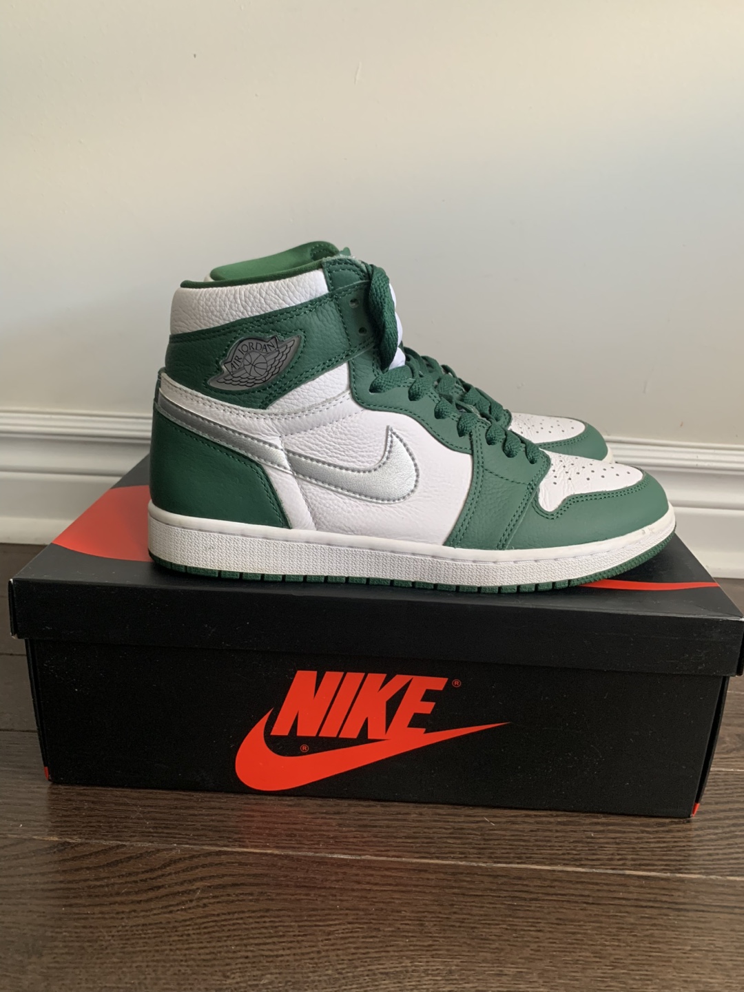 Nike Air Jordan 1 Retro High Lucky Green