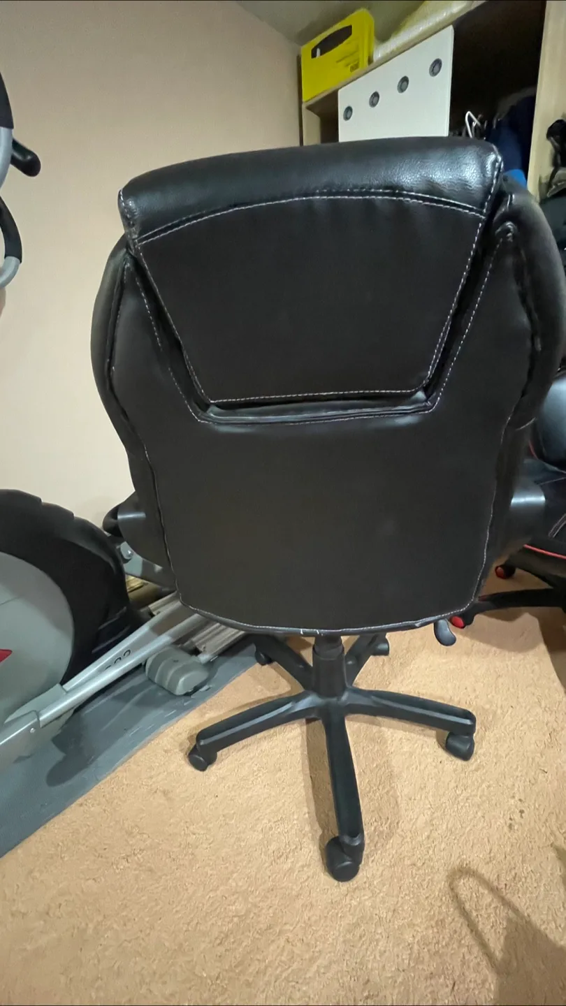 🪑 Executive Chair – Adjustable & Padded – $45 image indicator(3)