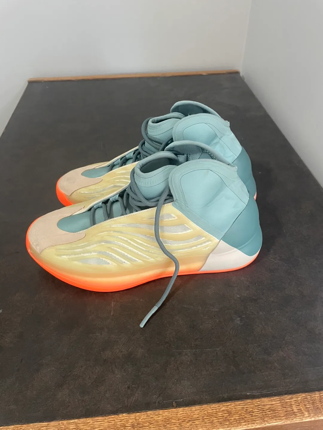 Adidas Yeezy Quantum “Flash Orange” image indicator(2)