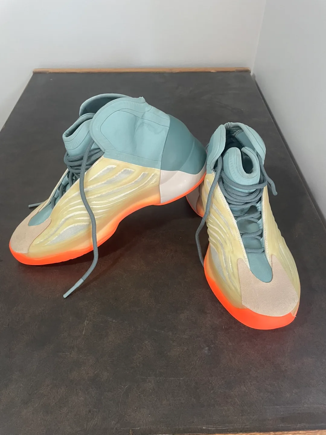 Adidas Yeezy Quantum “Flash Orange” image indicator(5)