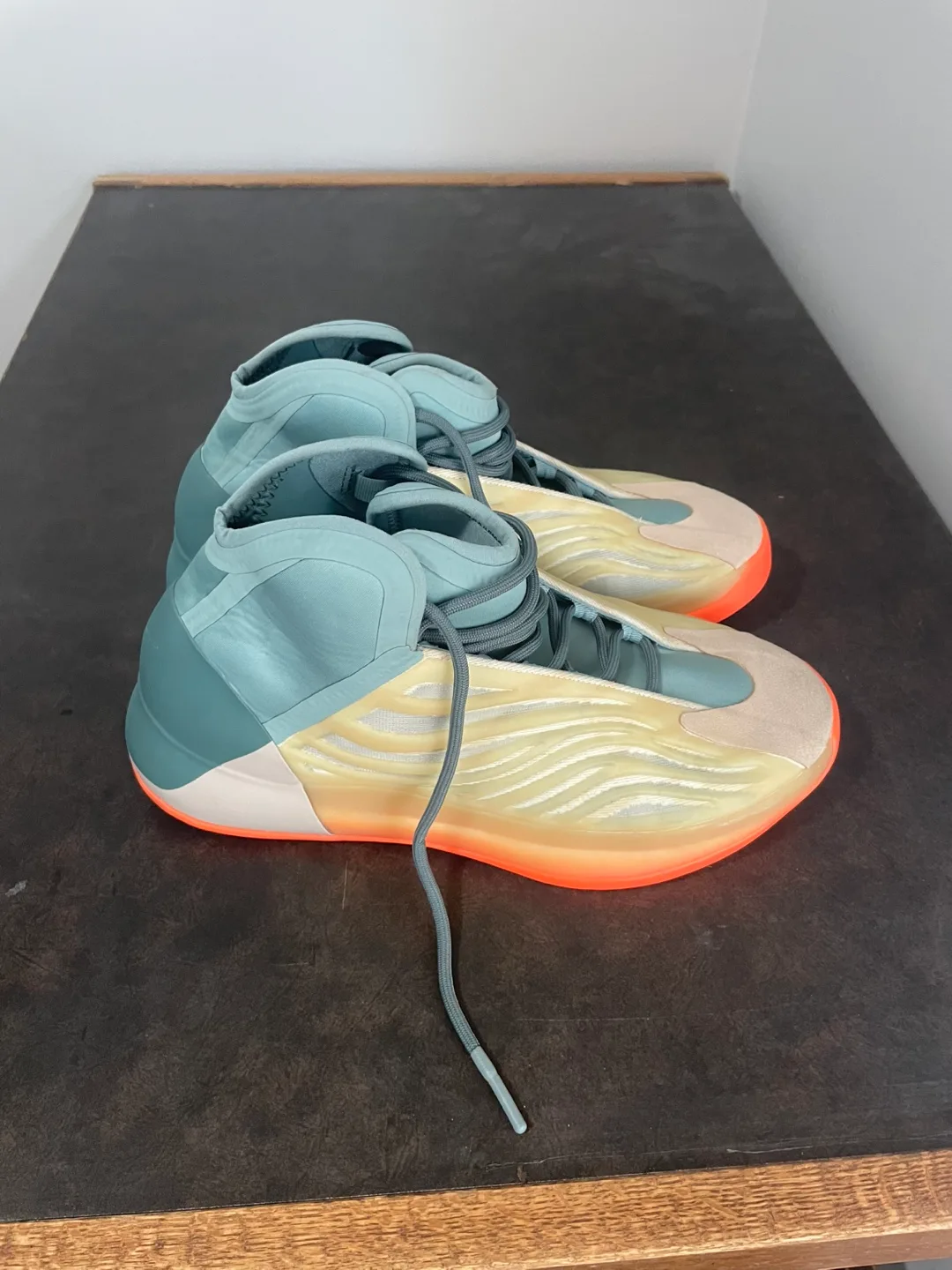 Adidas Yeezy Quantum “Flash Orange” image indicator(4)